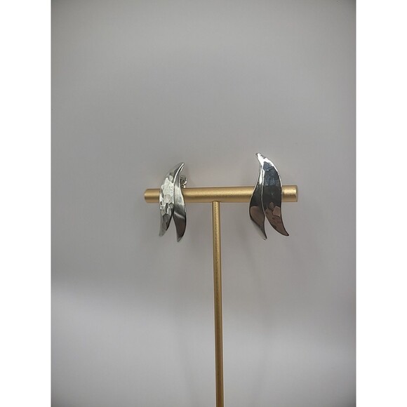 Vintage Silver Tone Layered Clip on Huggie Earrings Womens Jewelry Costume - Picture 6 of 15